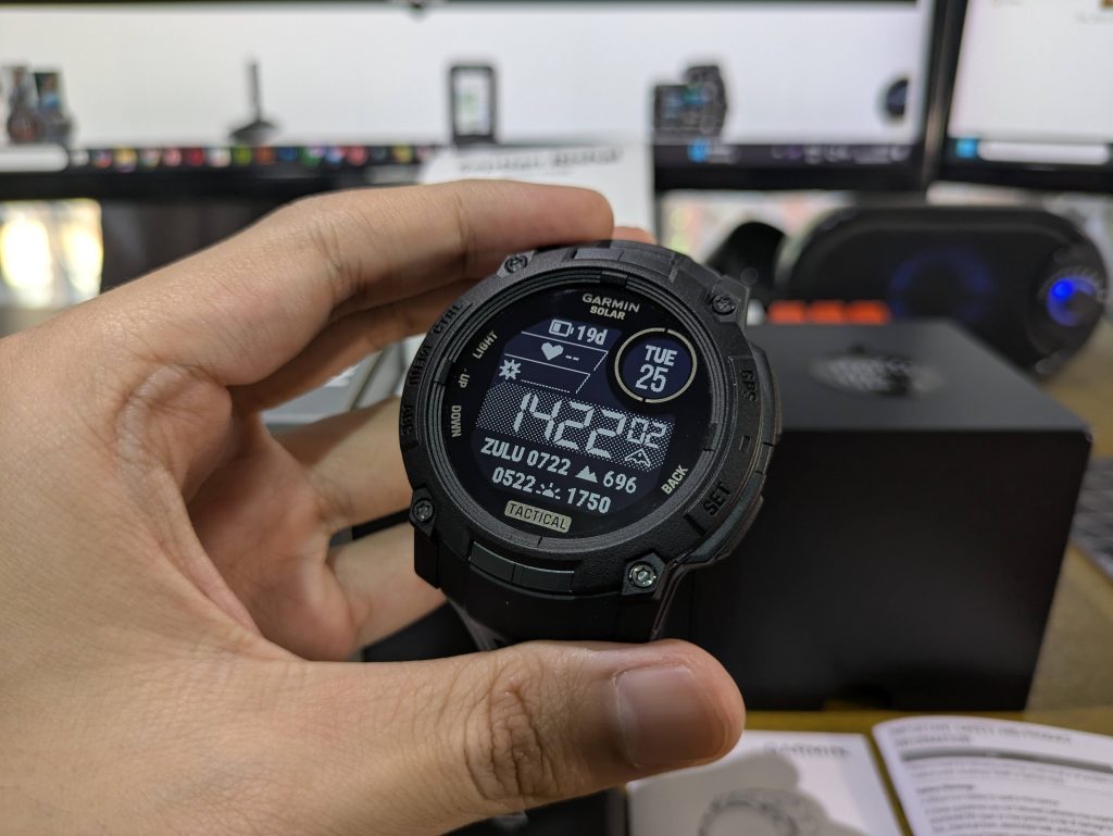 review layar garmin instinct 3 solar tactical generasi terbaru, kontras 2x lebih baik!