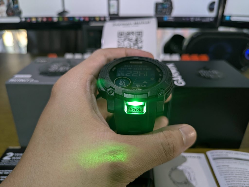 lampu senter torch di garmin instinct